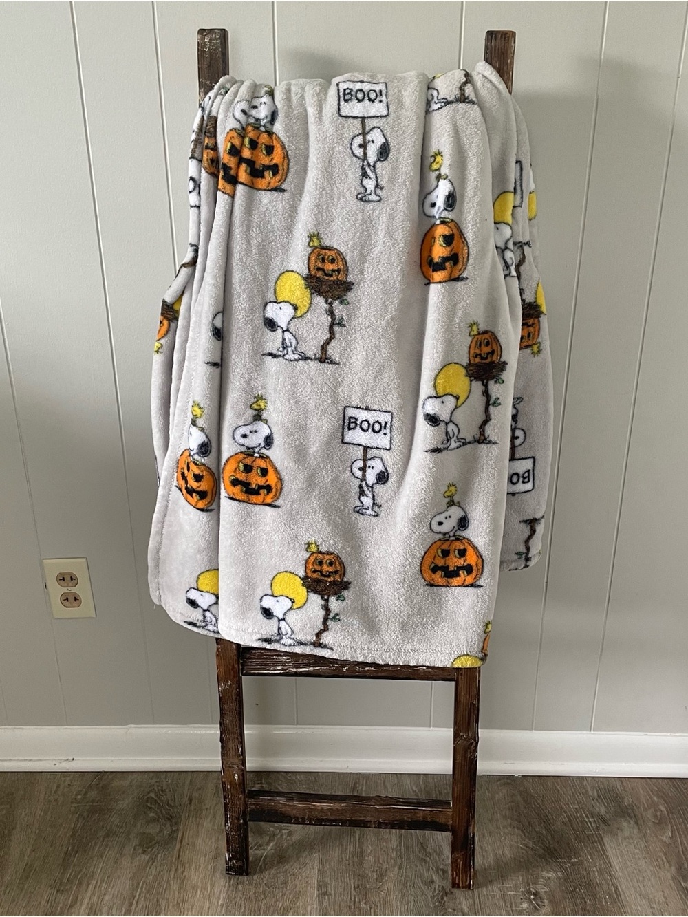 Berkshire Peanuts Snoopy Halloween Throw Blanket 37” x 69”
